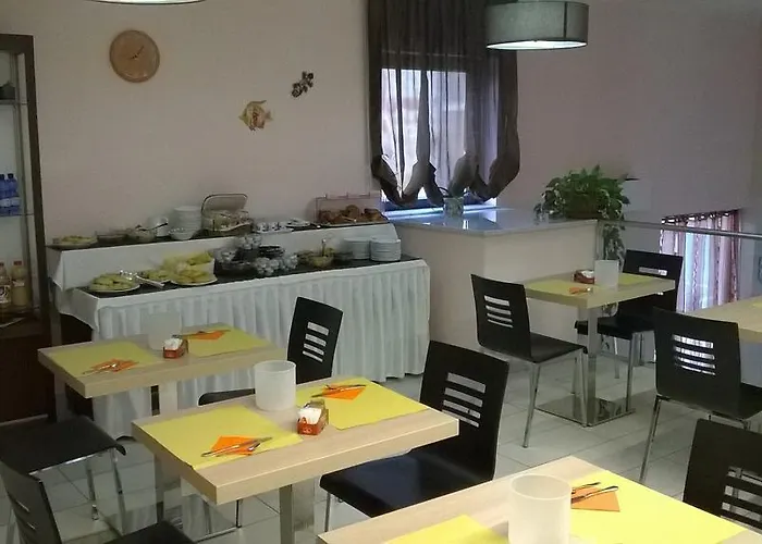 Danci - Hotell Borghetto Santo Spirito